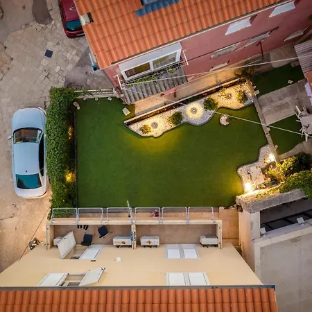 Апартаменти & Andrea Задар