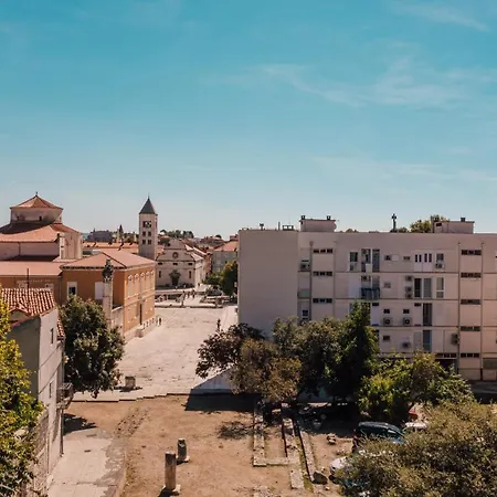 ＆ ルームズ アンドレア