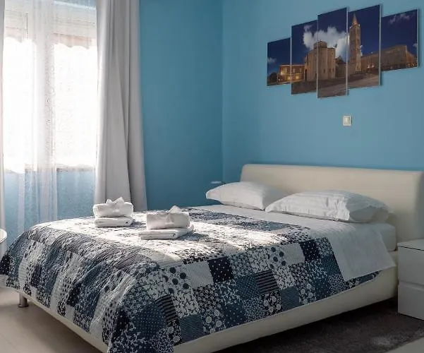 Апартаменти & Andrea Задар