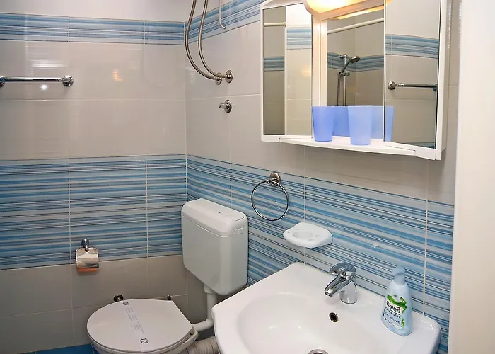 ＆ ルームズ アンドレア アパート