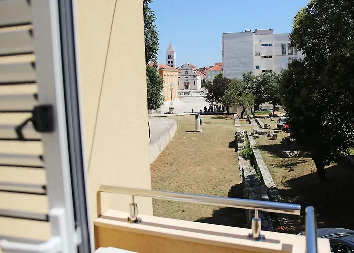 ＆ ルームズ アンドレア ザダル