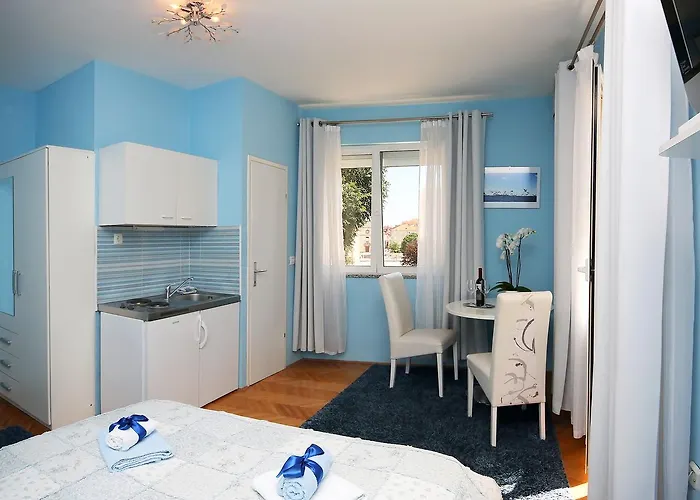 ＆ ルームズ アンドレア アパート